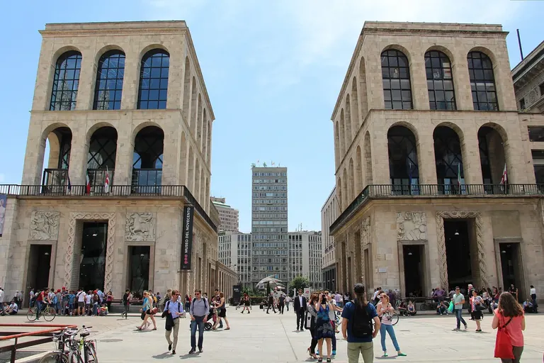 Le Palazzo dell'Arengario, sur la Piazza del Duomo, qui abrite le Museo del Novecento