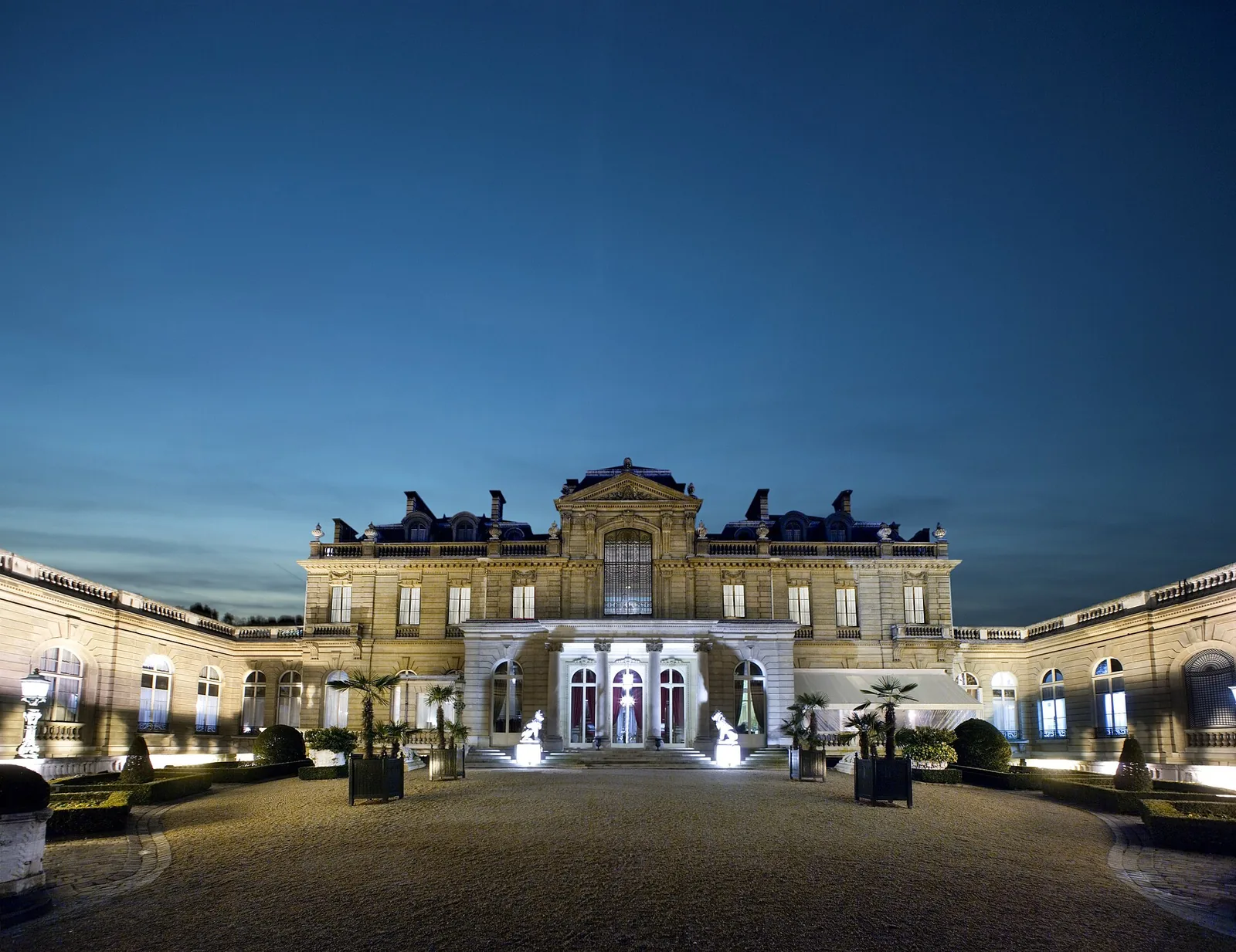 Night-time exterior of the Musée Jacquemart-André mansion at 158 Boulevard Haussmann, Paris