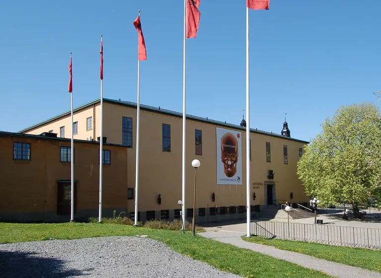 Vue extérieure du Swedish History Museum, sur Narvavägen, à Stockholm