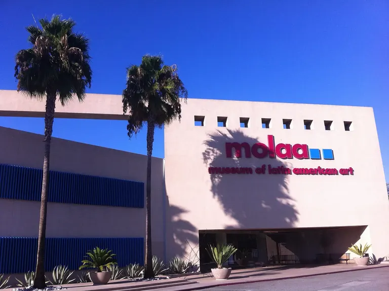 Extérieur du bâtiment du Museum of Latin American Art, à Long Beach, en Californie