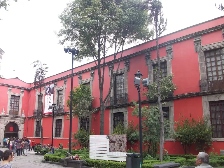 Façade de l’ancien Hospital de San Juan de Dios, qui abrite le Museo Franz Mayer, à Mexico