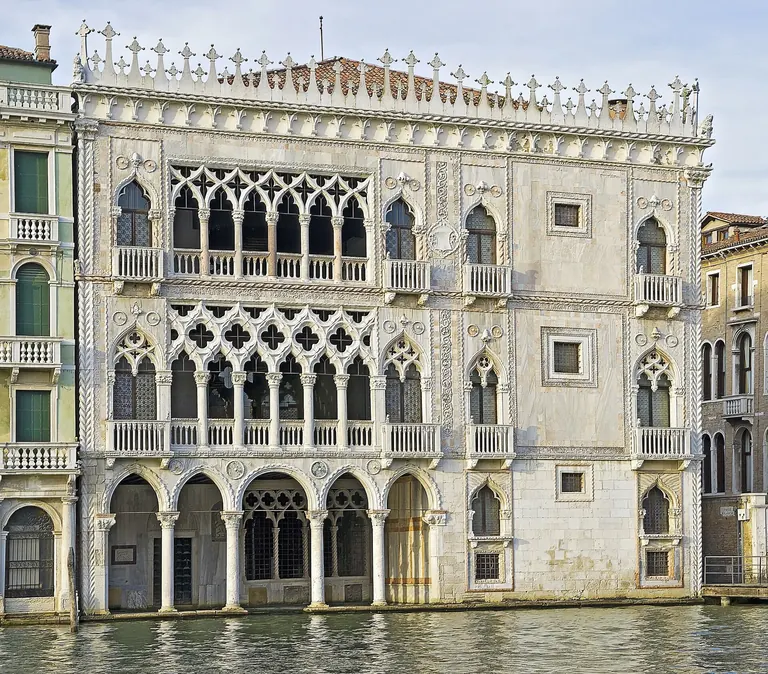 La façade gothique en marbre de la Ca' d'Oro sur le Grand Canal, à Venise