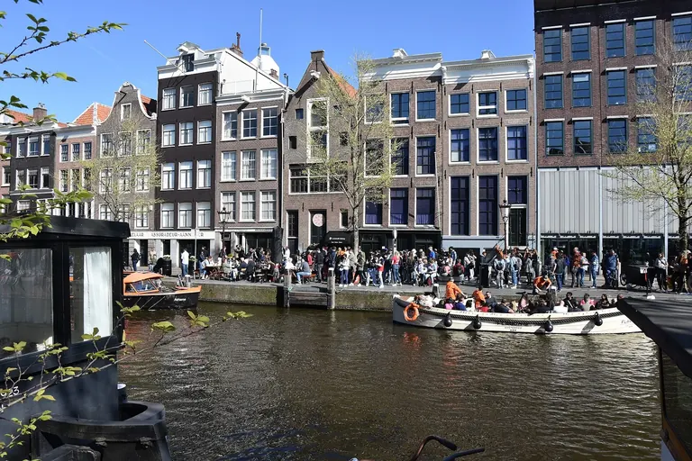 Extérieur de la Maison Anne Frank, sur le canal Prinsengracht à Amsterdam
