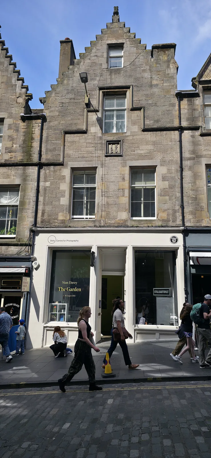 Galerie de tableaux et immeuble collectif au 23 Cockburn Street, à Édimbourg