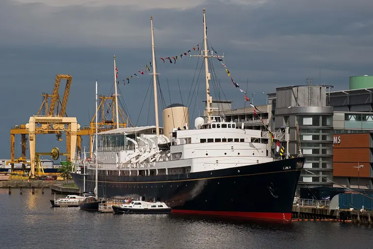 L’ancien yacht royal Royal Yacht Britannia amarré à Ocean Terminal, à Leith, Édimbourg