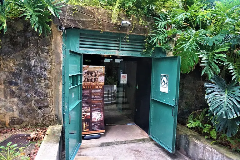 Entrée extérieure du bunker The Battlebox, à Fort Canning Park, Singapour