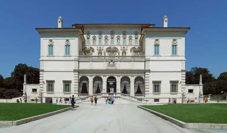 Façade de la Galleria Borghese, à Rome