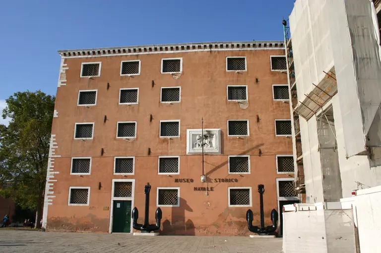 Le bâtiment du Museo Storico Navale sur la Riva San Biagio, à Venise