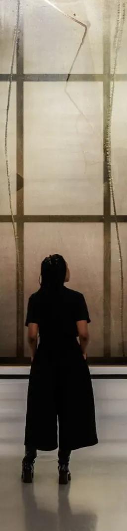 Clair-obscur exhibition staged in light and shadow at the Bourse de Commerce