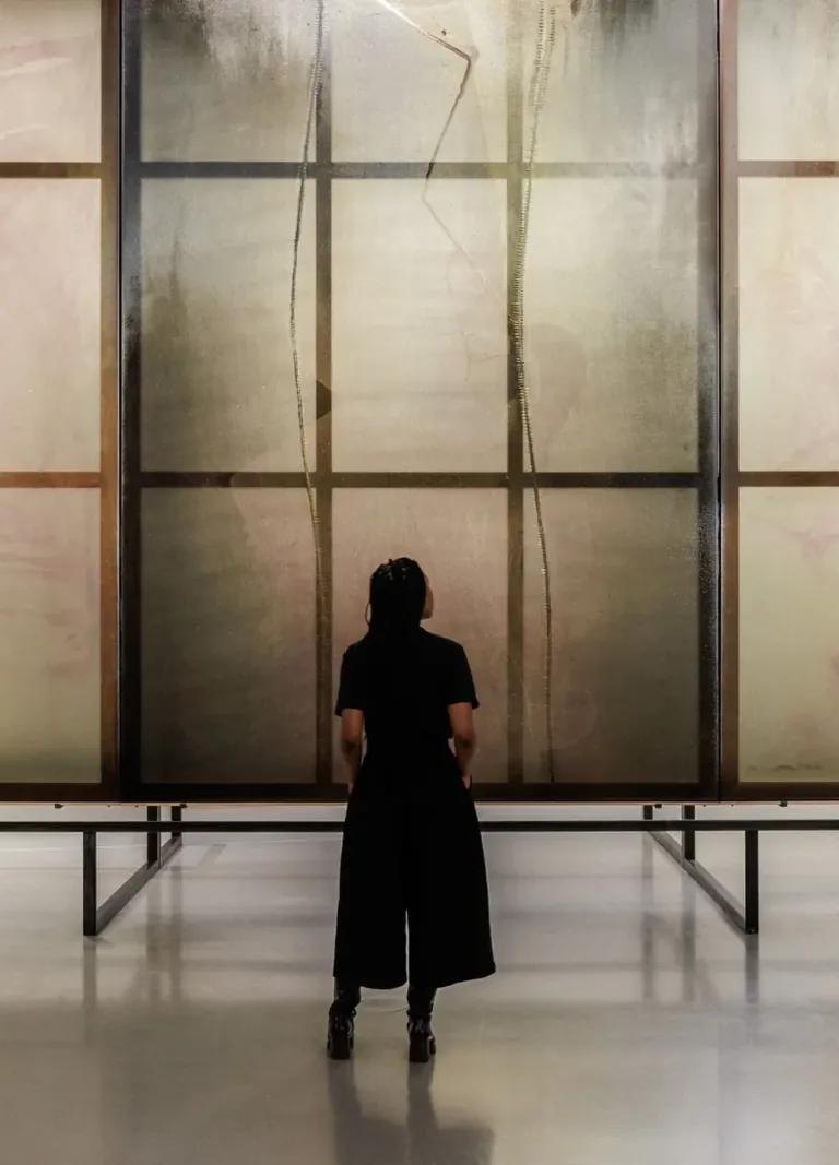 Clair-obscur exhibition staged in light and shadow at the Bourse de Commerce