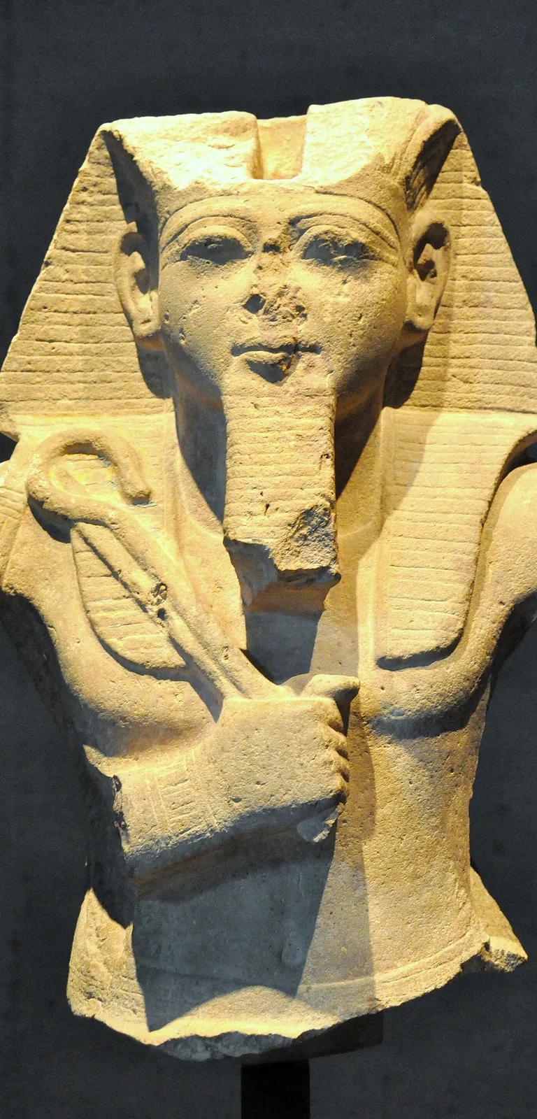 Seated statue of Ramesses II holding a crook and flail, Staatliches Museum Ägyptischer Kunst, Munich