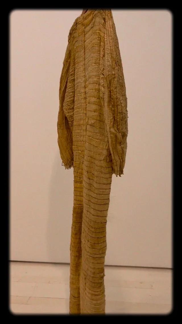 Textile installation view from "Eu que já fui eu" (I Who Once Was I) by Maria José Oliveira, MNAC