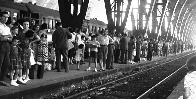 Federico Garolla photograph of Ferragosto at Milan station, exhibition banner