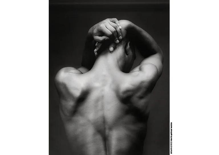 Robert Mapplethorpe. Le forme della bellezza exhibition banner at Museo dell'Ara Pacis