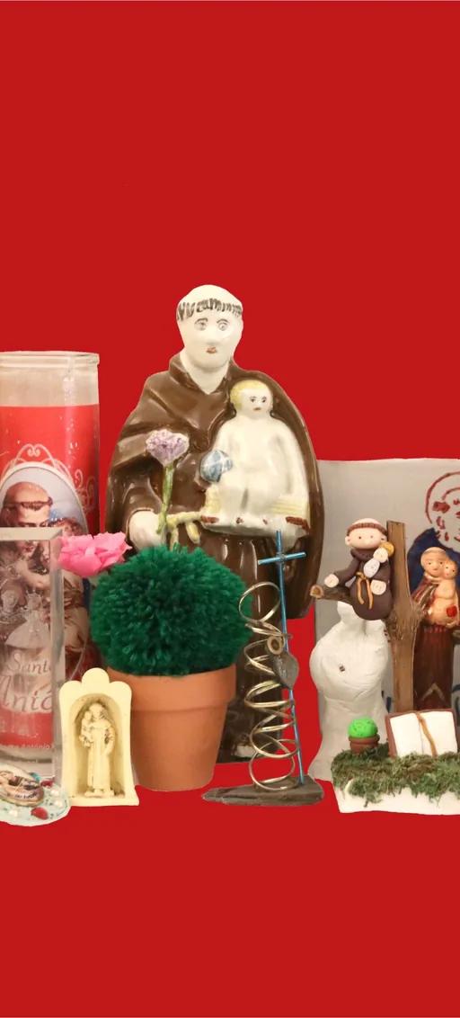 Various images of Saint Anthony in statues, candles and devotional prints
