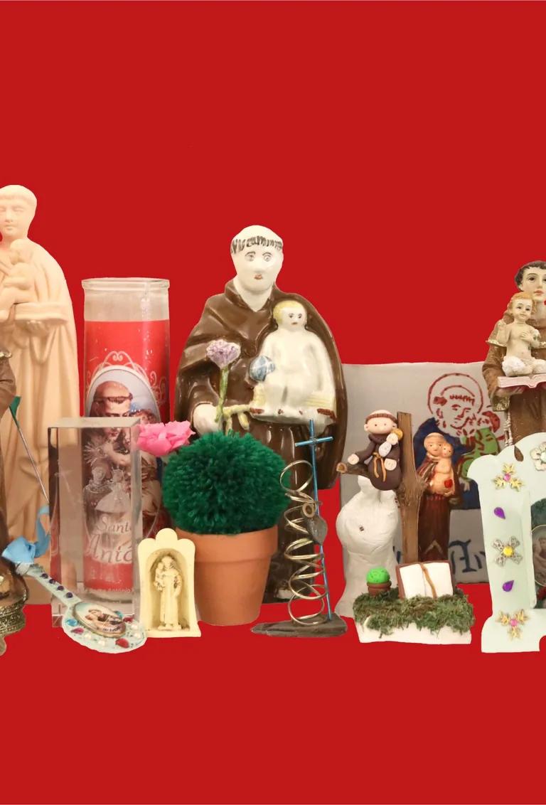 Various images of Saint Anthony in statues, candles and devotional prints