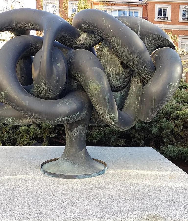 Almudena, bronze sculpture by Miguel Ortiz Berrocal in the Fundación Juan March garden