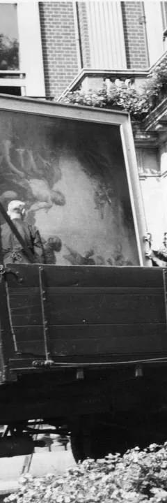 Wartime photograph of paintings being evacuated from Hertford House, the Wallace Collection