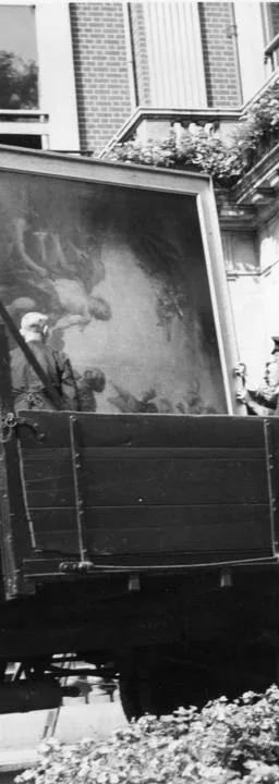 Wartime photograph of paintings being evacuated from Hertford House, the Wallace Collection