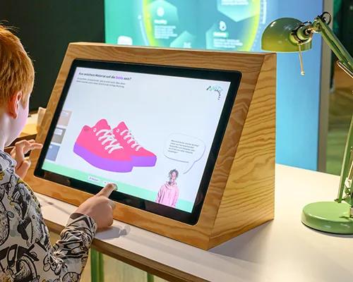 JETZT GEHT'S RUND exhibition display at Museum Mensch und Natur