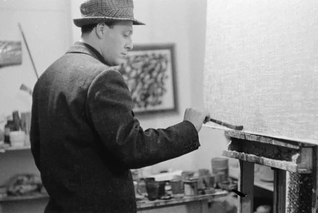 Piero Dorazio in his Via di Ripetta studio, 1960