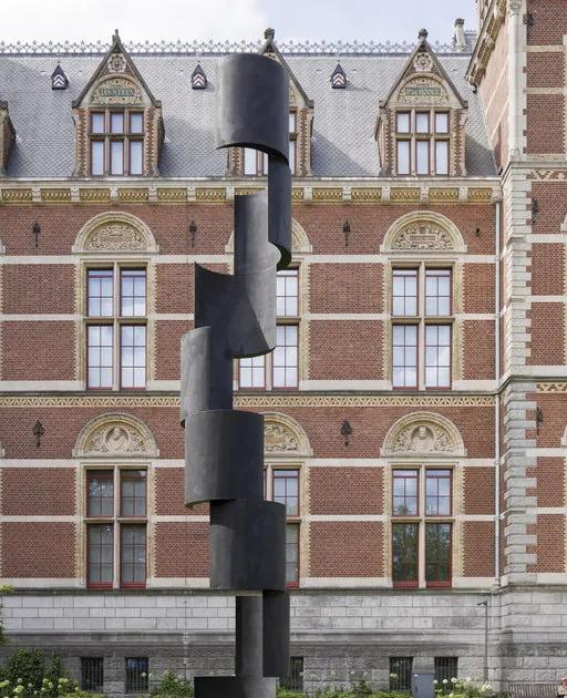 Carel Visser sculpture in the Rijksmuseum Gardens