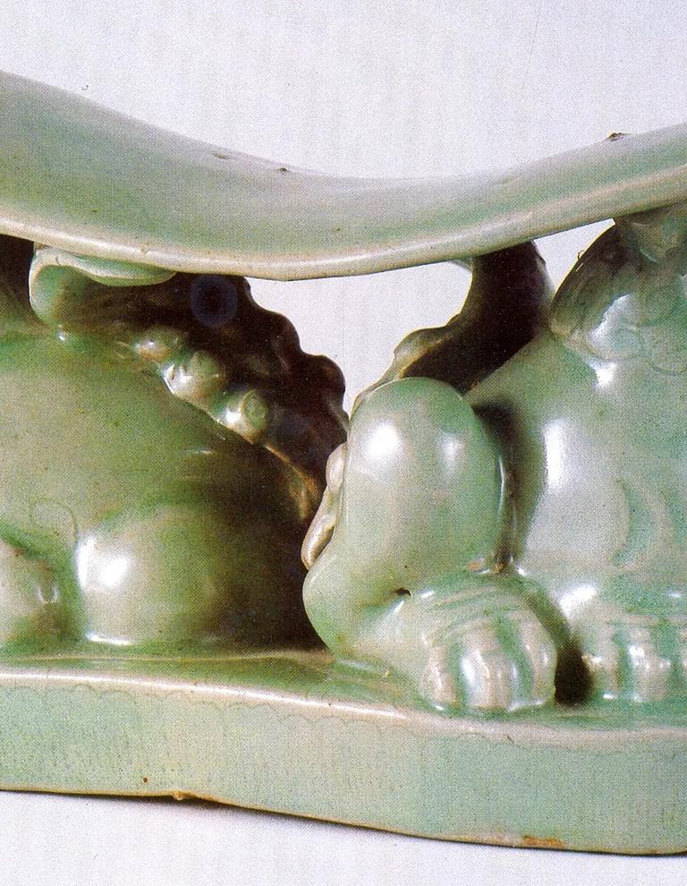 Celadon pillow in the shape of paired lions, Goryeo dynasty, in the Leeum collection