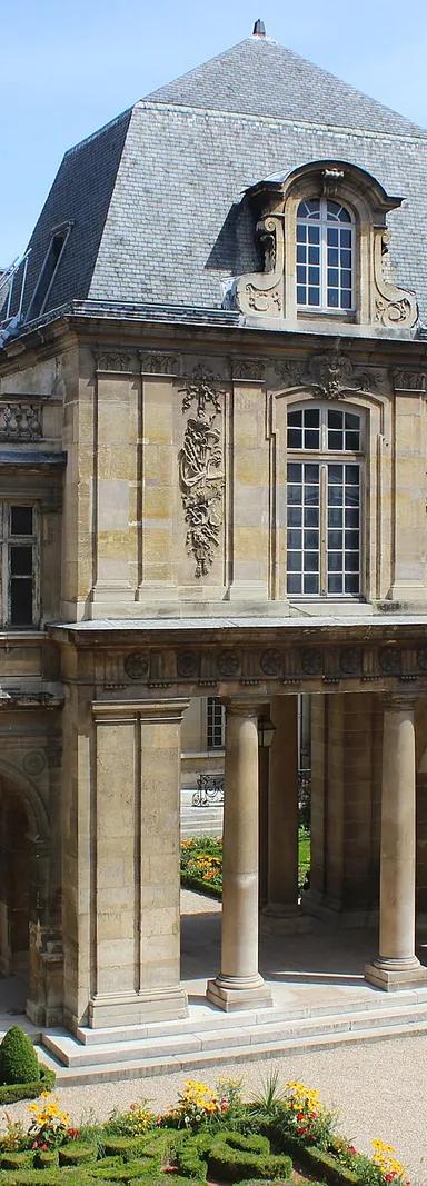 Cour d'honneur of the Hôtel Carnavalet with the statue of Louis XIV by Coysevox
