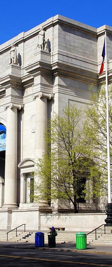 The classical Central Park West facade and entrance of the American Museum of Natural History