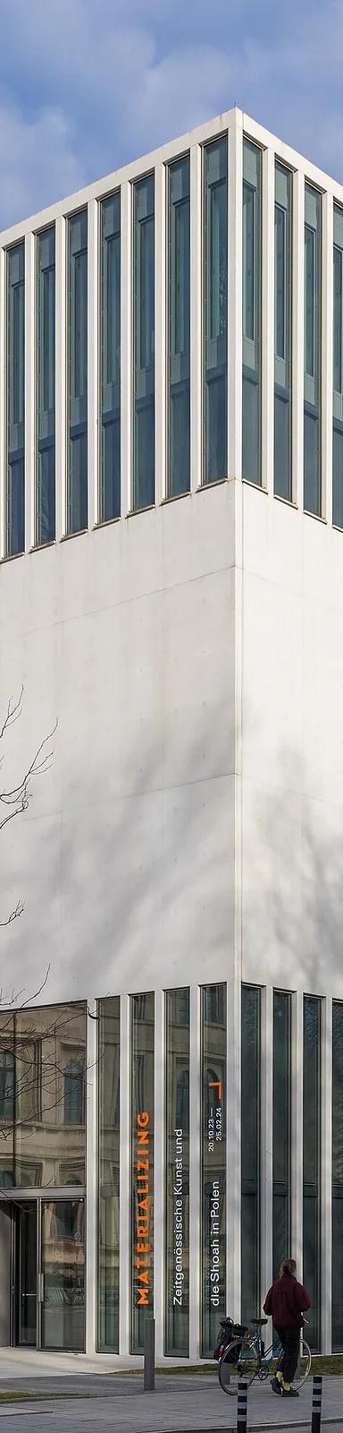 Exterior of the NS-Dokumentationszentrum München, a white cube building in Maxvorstadt