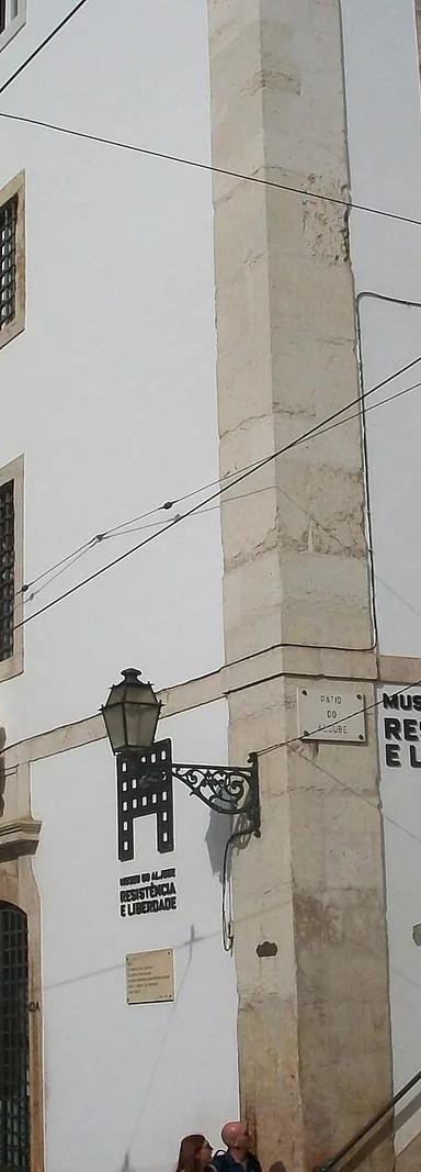 White facade of the Museu do Aljube on Rua de Augusto Rosa, Lisbon