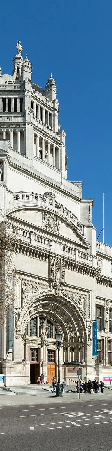 The grand entrance of the Victoria and Albert Museum