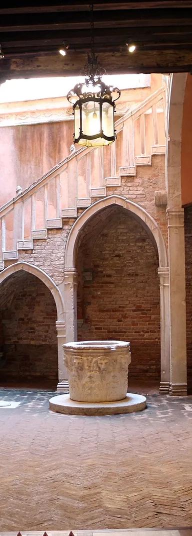 Gothic courtyard of Palazzo Centani, Casa di Carlo Goldoni, with its well and external staircase