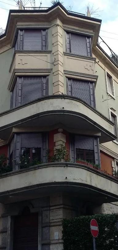 Corner facade with bow windows of the Portaluppi building at Via Jan 15, home of Casa Museo Boschi Di Stefano